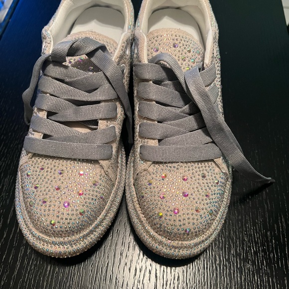 Silver bling sneakers size 7and half. Says 40 buts fits 7 1/2 - Picture 6 of 6
